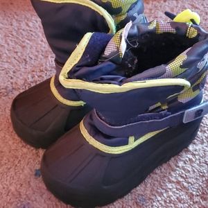 Snow boots 10M size Boys
